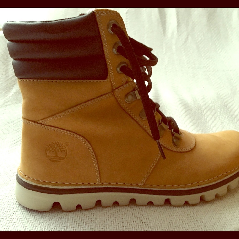 Authentic Women’s Timberlands(Brooktons)8.5 NEW
